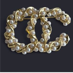 Fashion Jewelry Gold and Pearl Brooch